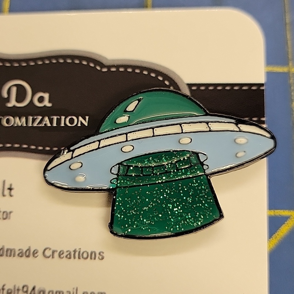 Aliens Spaceship UFO 1.25" Tack Pin